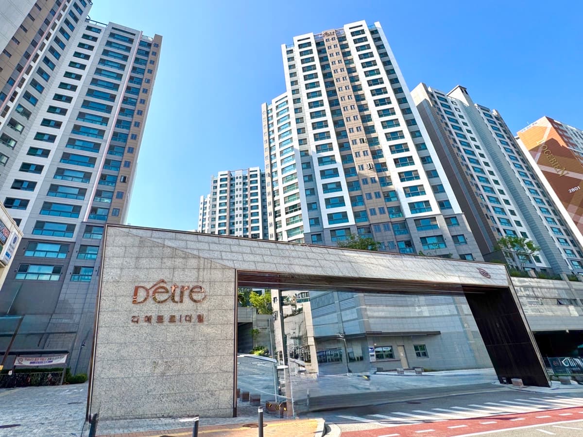 검단신도시디에트르더힐 정문 문주 — 검단엘리트부동산 자체 촬영